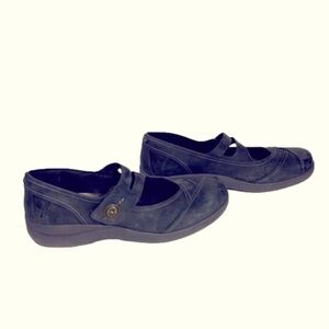 Aravon Shoes, Size 9.5 Black, In Good Condition.